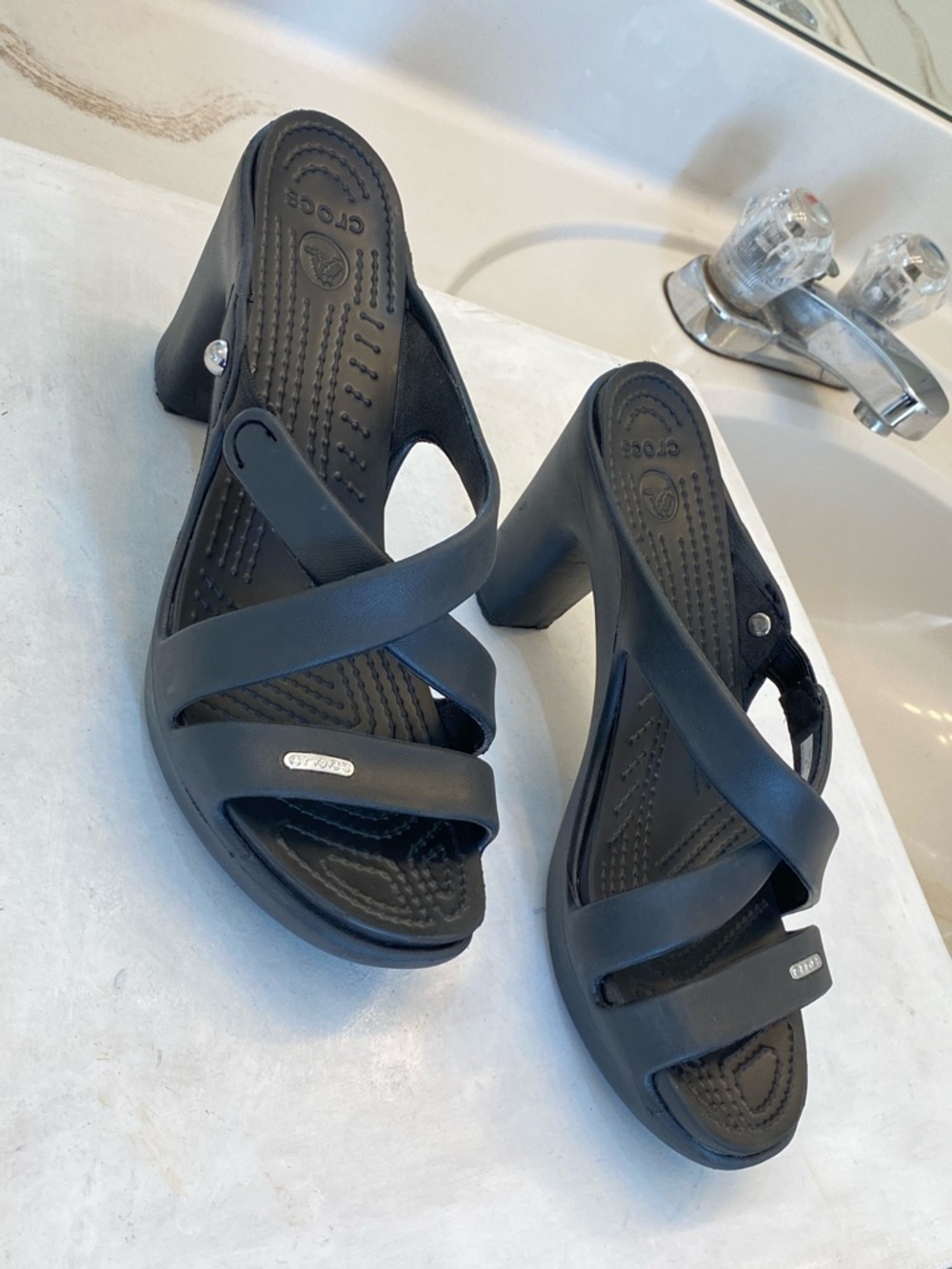 Crocs Cyprus IV women heeled Sandal Size 8W excellent condition no wear or tears